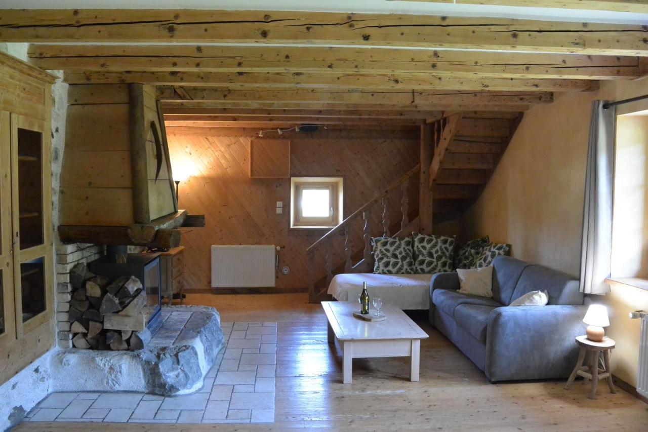 Gites Tre Le Grenier Les Moussieres Exteriör bild